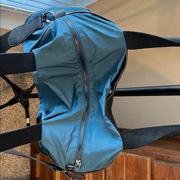 Fabletics Duffle - Picture 4 of 6